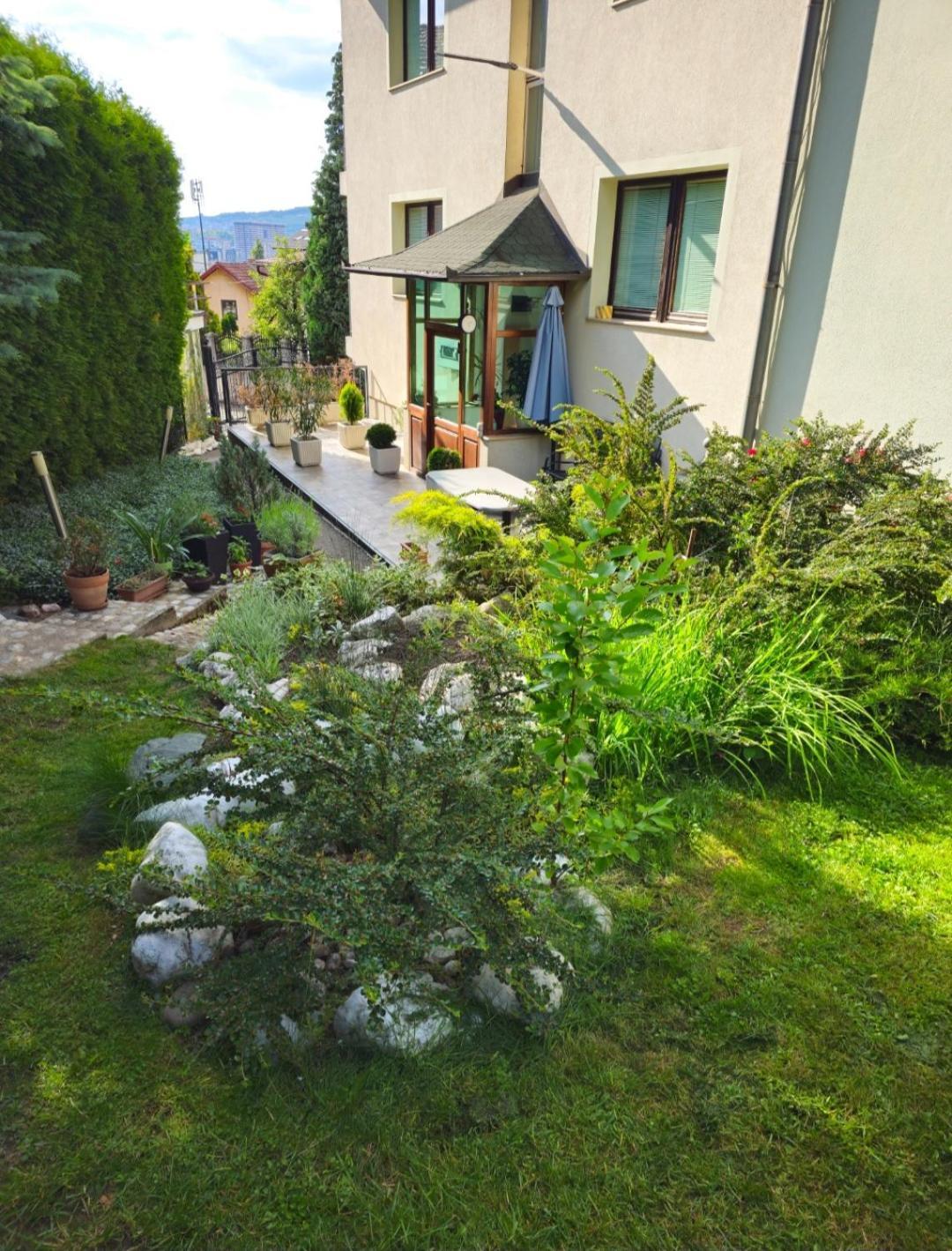 Peaceful Vacation Villa & Garden Сараево Экстерьер фото