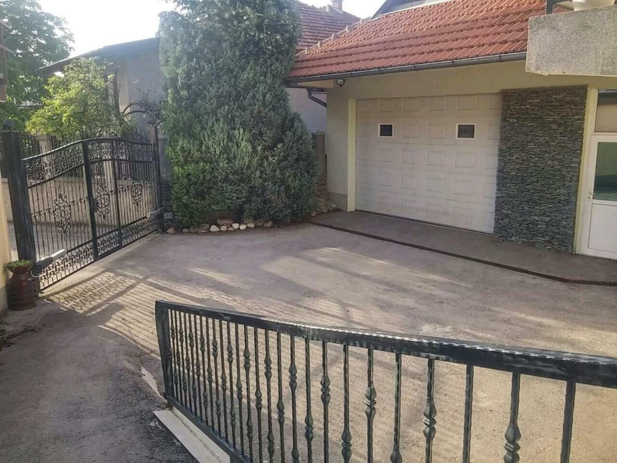 Peaceful Vacation Villa & Garden Сараево Экстерьер фото